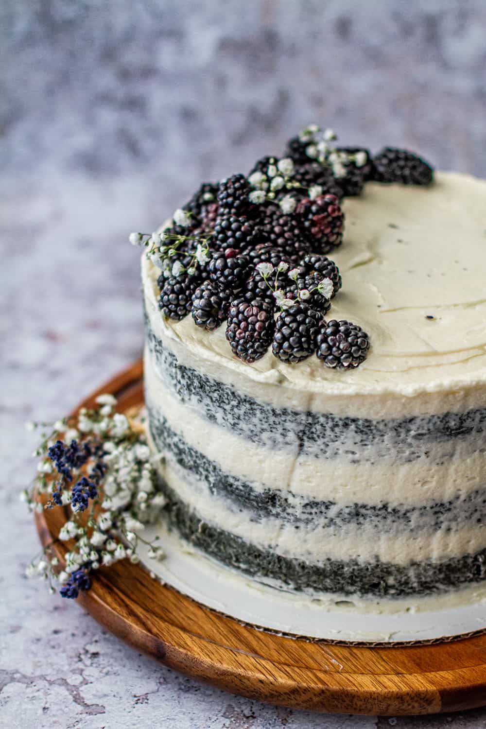 Kiwifruit Blackberry Vanilla Cake - The Flavor Bender