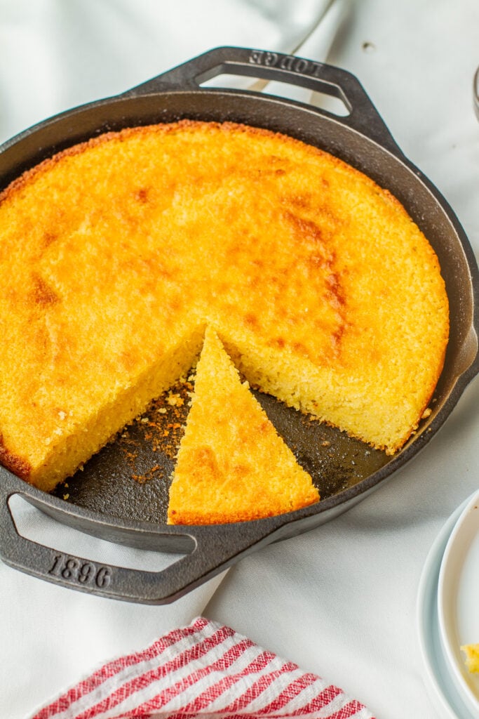 Best Skillet Cornbread Recipe - How To Make Skillet Cornbread